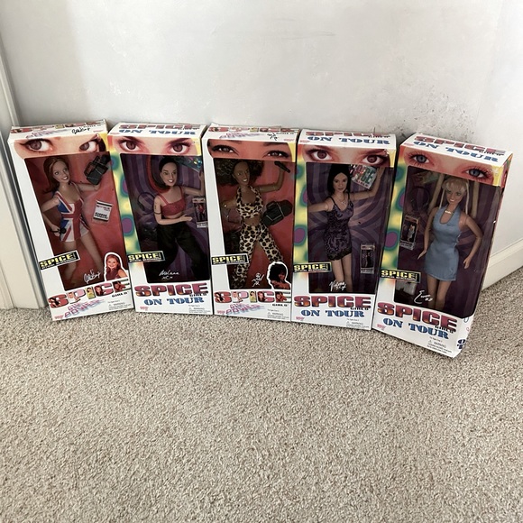 Spice Girls Barbie Doll - Baby Spice - Picture 2 of 2